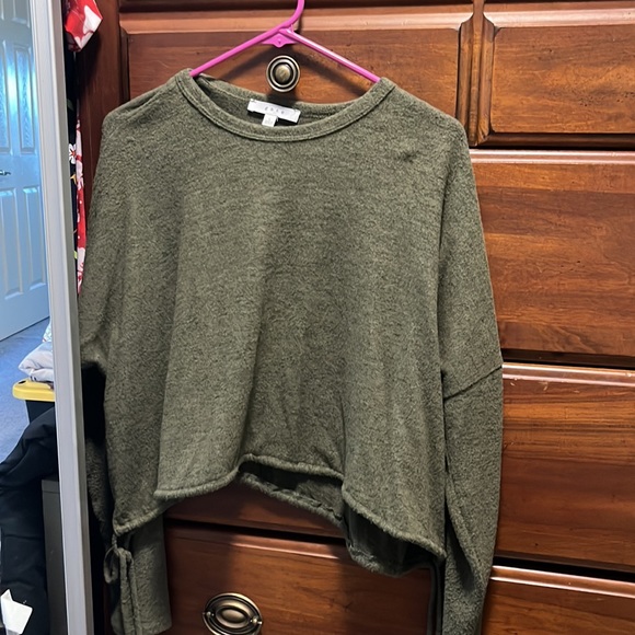 Green Long Sleeve - Picture 2 of 4